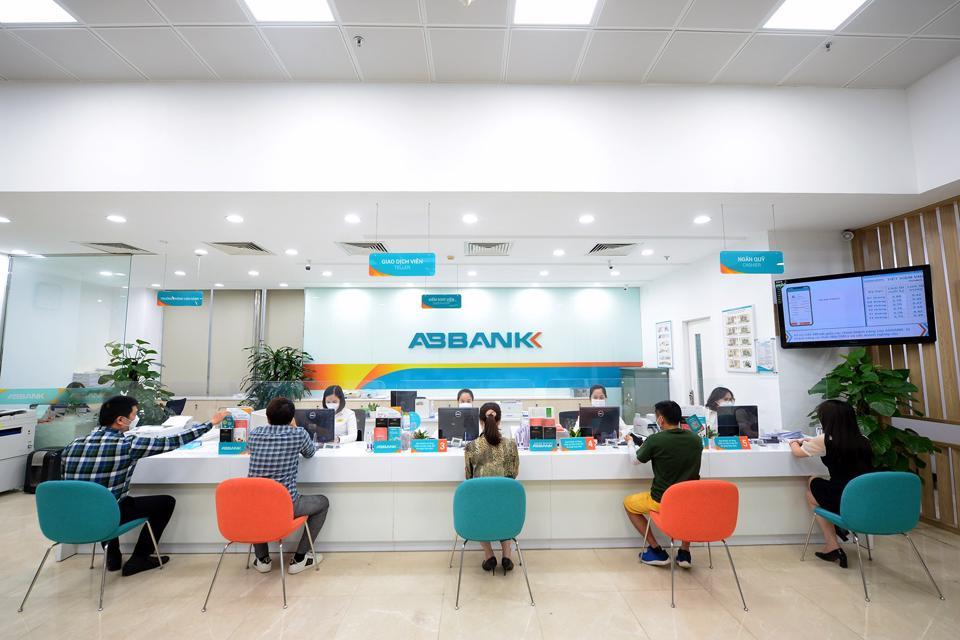 ABBANK đạt 1.632 tỷ đồng lợi nhuận sau 6 tháng, hoàn thành 53% kế hoạch năm - Ảnh 1