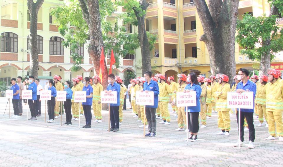 8 đội thi từ các đội phòng cháy, chữa cháy dân phòng trên địa bàn phường đã tham gia.