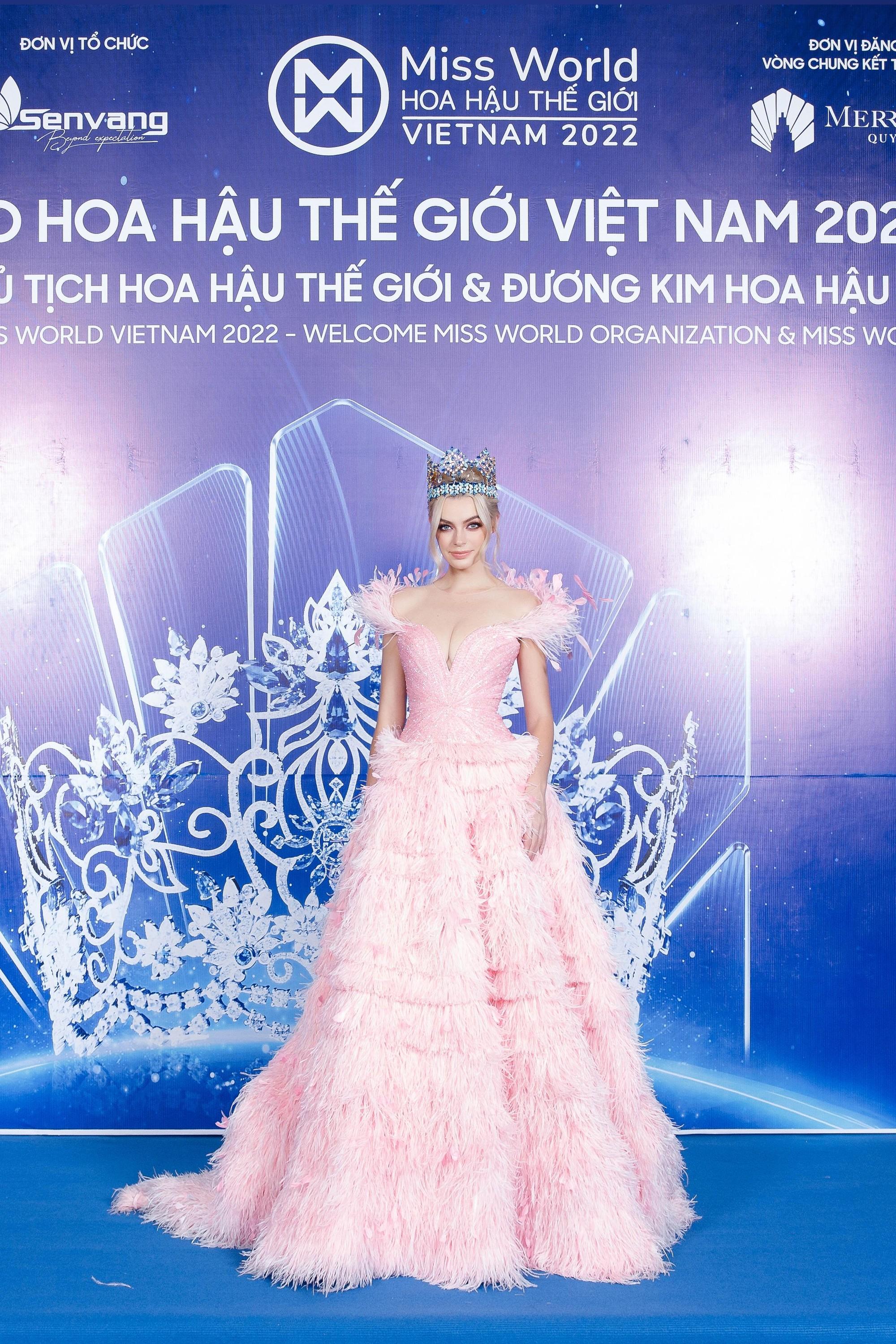 Đương kim Hoa hậu Thế giới rạng rỡ trước thềm Chung kết Miss World Vietnam 2022 ảnh 3