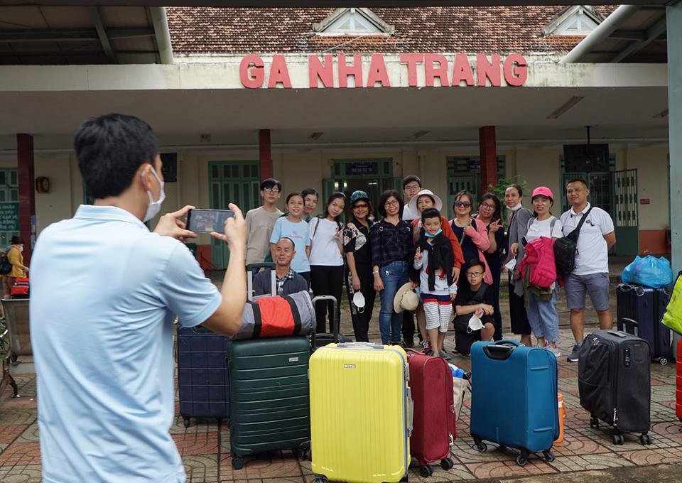 Ngành Đường sắt tăng cường 4 đôi tàu khu đoạn tuyến Nha Trang - TP Hồ Chí Minh và ngược lại phục vụ lễ 2/9. Ảnh: Trung Vũ.