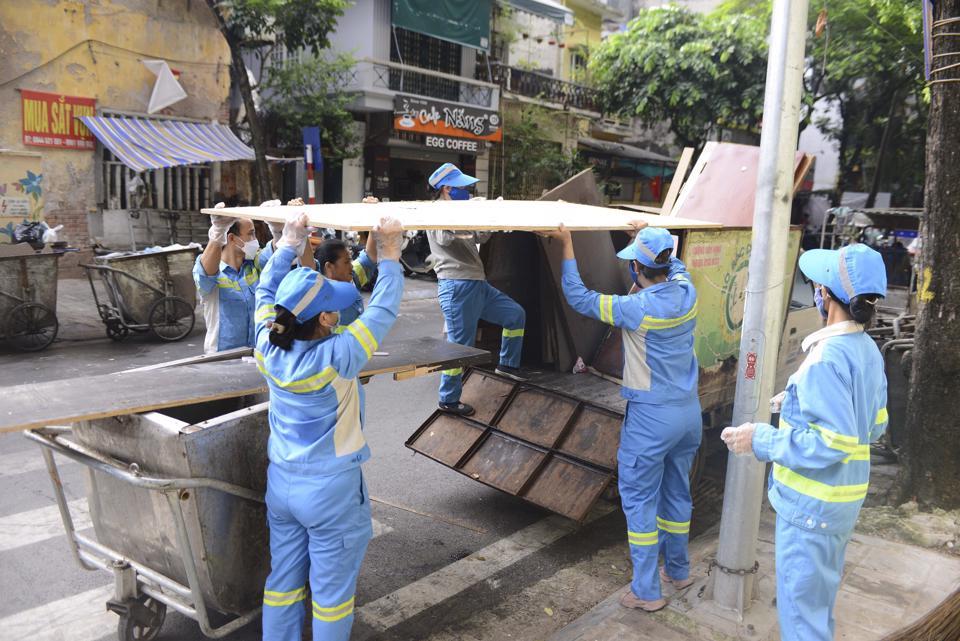 Công ty TNHH MTV Môi trường Đô thị Hà Nội tăng cường nhân lực, phương tiện nhằm đảm bảo vệ sinh môi trường dịp 2/9 và khai giảng năm học mới.