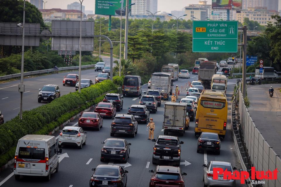 Phần lớn là các phương tiện cá nhân di chuyển trong chiều 3/9 ghi nhận tại cao tốc Pháp Vân - Cầu Giẽ.