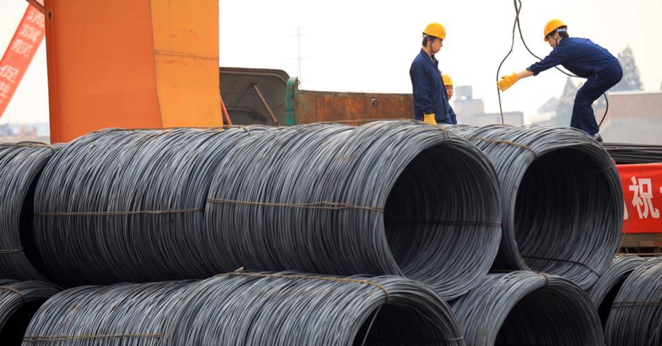 Việc Trung Quốc dỡ bỏ phong tỏa, đẩy mạnh đầu tư công (đặc biệt chi cho xây dựng cơ sở hạ tầng) cũng sẽ giúp nhu cầu tiêu thụ sắt thép ổn định trở lại.