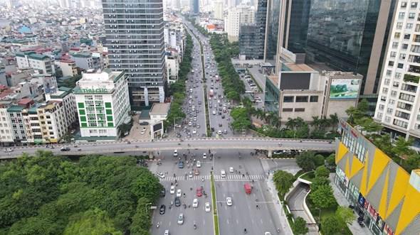 Nút giao Trần Duy Hưng - Hoàng Minh Giám - Nguyễn Chánh giảm thiểu tình trạng ùn tắc sau khi được tổ chức lại giao thông. 