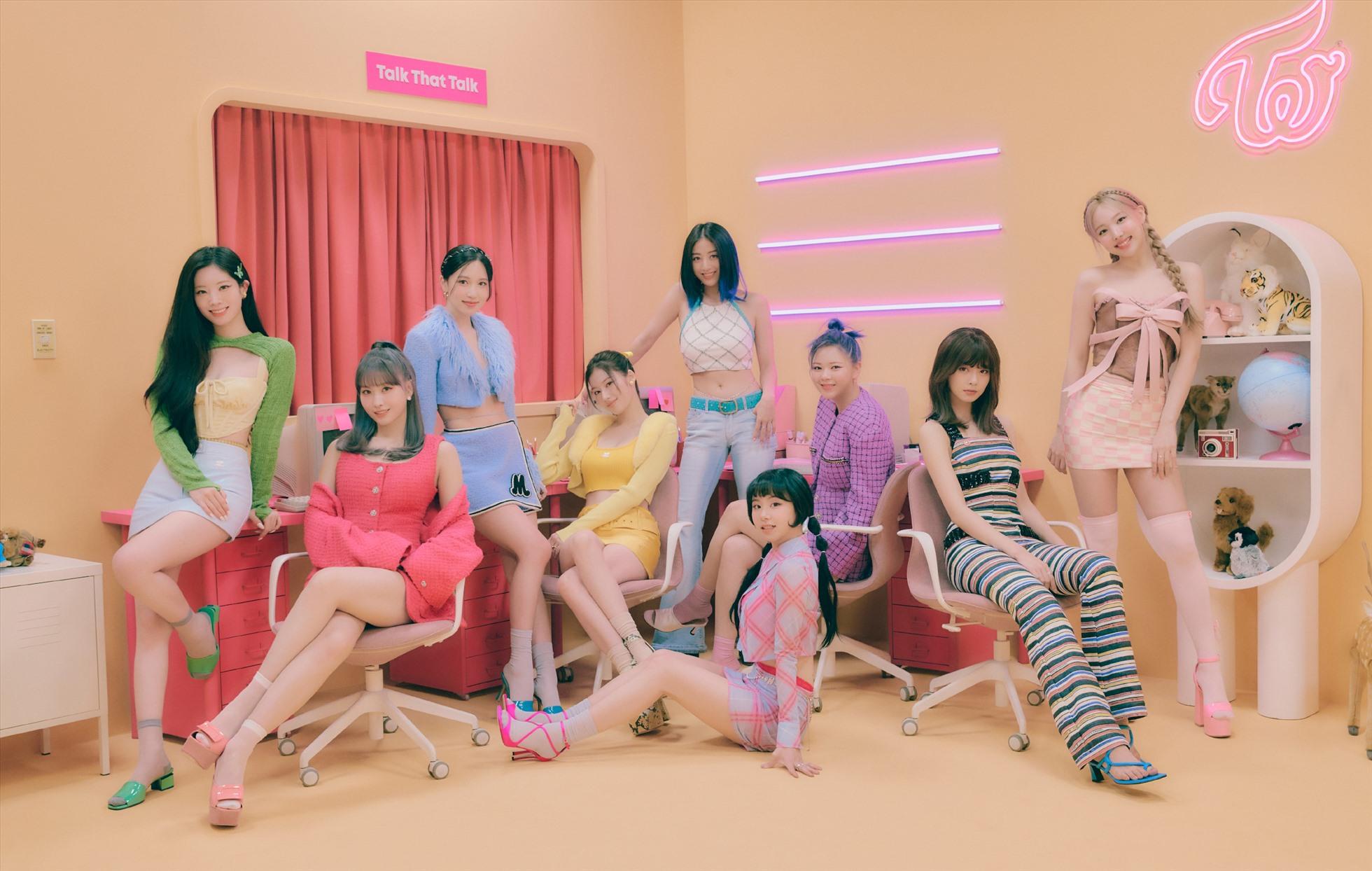 Twice hiện đang lập nhiều kỷ lục với album mới “Between 1 & 2” và “Talk That Talk“. Ảnh: JYP Entertainment