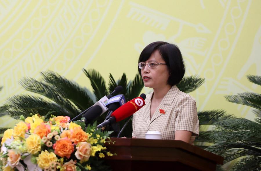 Trưởng Ban Kinh tế-Ngân sách HĐND TP Hà Nội Hồ Vân Nga trình bày báo cáo thẩm tra