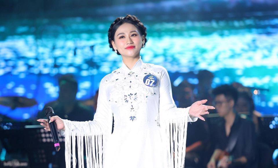 Minh Ngọc lựa chọn ca khúc Sông ơi đừng chảy (Nguyễn Vĩnh Tiến) để khoe giọng trong đêm thi đầu tiên giải Sao Mai 2022