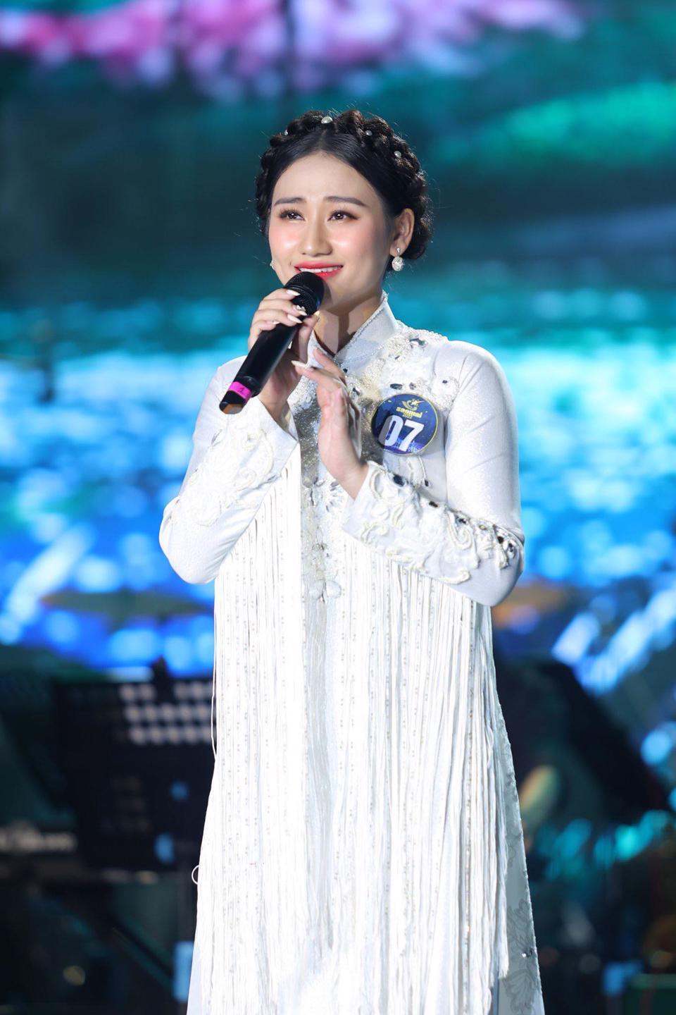 Minh Ngọc là gương mặt sáng của cuộc thi Sao Mai năm nay, cô từng giành giải Nhì Giọng hát hay Hà Nội và Quán quân Sao Mai Hải Phòng 2022.