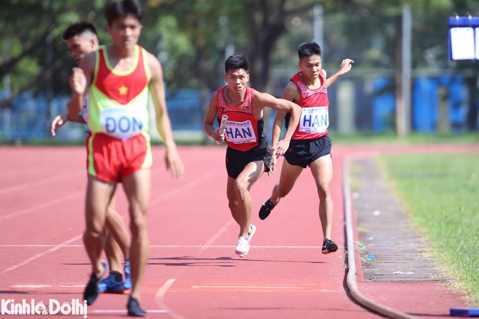 Hà Nội giành HCV nội dung 4x400m nữ - Ảnh 2