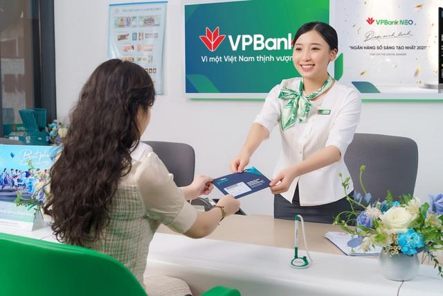 Mừng sinh nhật 1 tuổi, VPBank Prime tung cơn mưa quà tặng tới khách hàng - Ảnh 1.