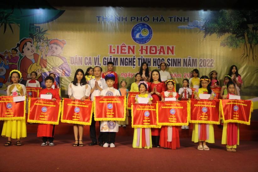 Hà Tĩnh bế mạc Liên hoan dân ca ví, giặm Nghệ Tĩnh học sinh năm 2022 ảnh 11