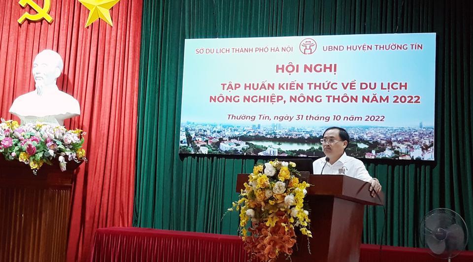 Phó Chủ tịch UBND huyện Thường Tín Bùi Công Thản phát biểu tại hội nghị. Ảnh: Hoài Nam