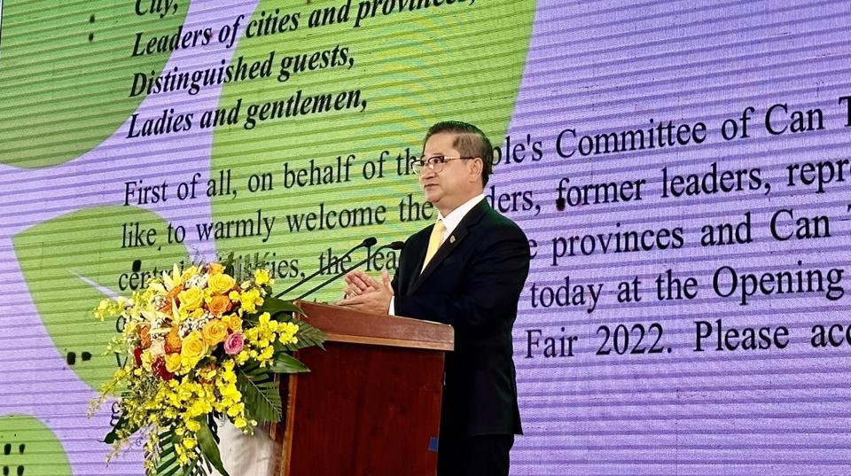 Ông Trần Việt Trường - Chủ tịch UBND TP Cần Thơ phát biểu tại Lễ khai mạc. Ảnh Hồng Thắm