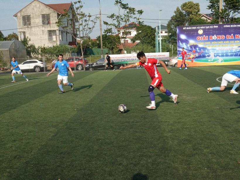 Khai mạc giải bóng đá nam ngành Giáo dục Hà Tĩnh ảnh 5