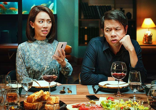 Tài tử Yu Hae Jin và Thái Hòa đóng cùng 1 vai ở 2 phiên bản khác nhau của “Tiệc trăng máu“. Ảnh: NSX