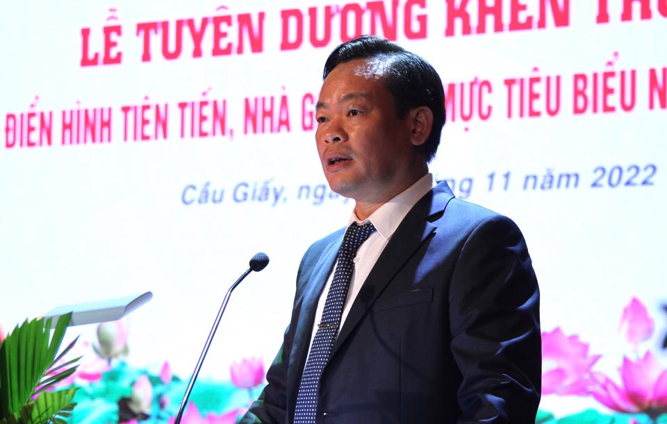 Chủ tịch UBND quận Cầu Giấy Bùi Tuấn Anh phát biểu tại buổi lễ.