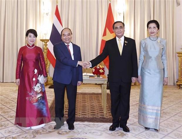 Thủ tướng Vương quốc Thái Lan Prayut Chan-o-cha và Phu nhân với Chủ tịch nước Nguyễn Xuân Phúc và Phu nhân. (Ảnh: Thống Nhất/TTXVN)