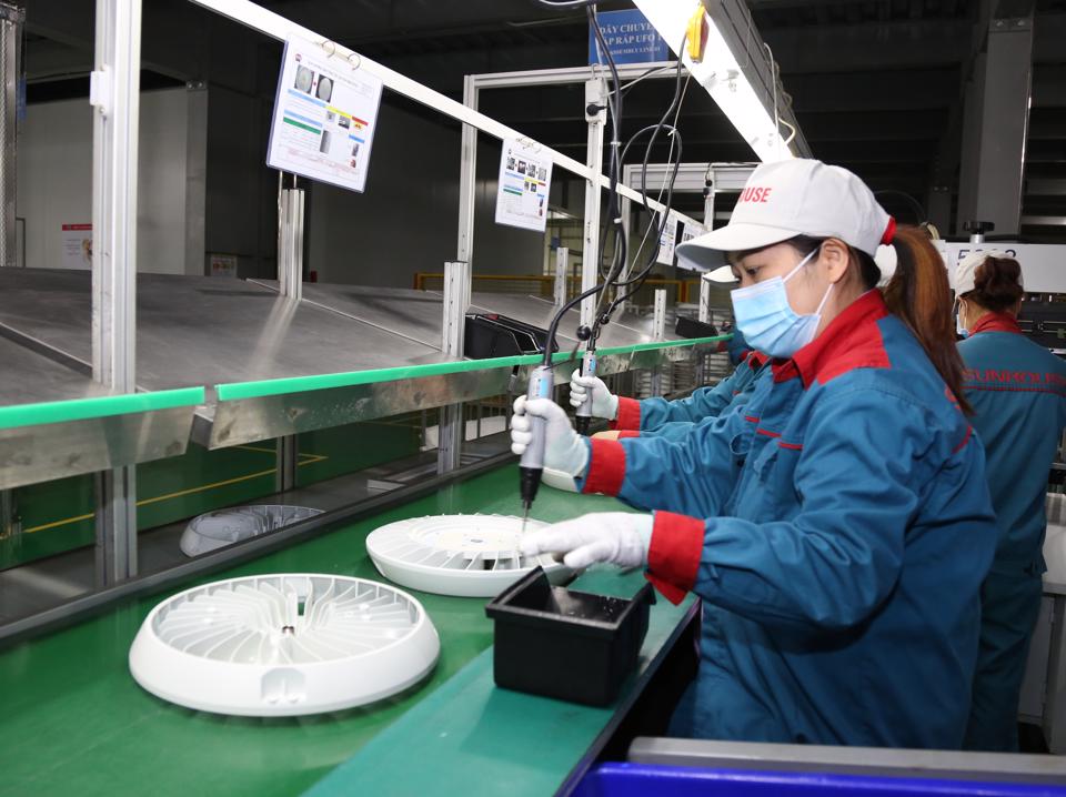 Ngân hàng không thể mạnh tay trong việc cho vay mà phải giải ngân cho khách hàng theo hướng nhỏ giọt do đã cạn room tín dụng