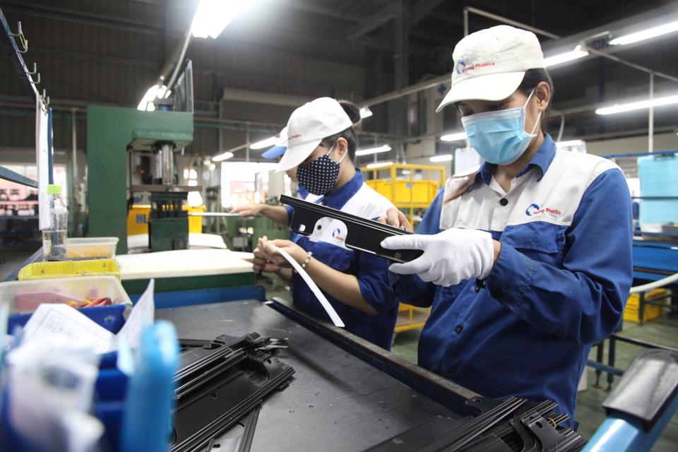 Dù lãi suất tăng cao nhưng nhiều DN rất khó tiếp cận vốn do vướng room tín dụng. Ảnh: Thanh Hải