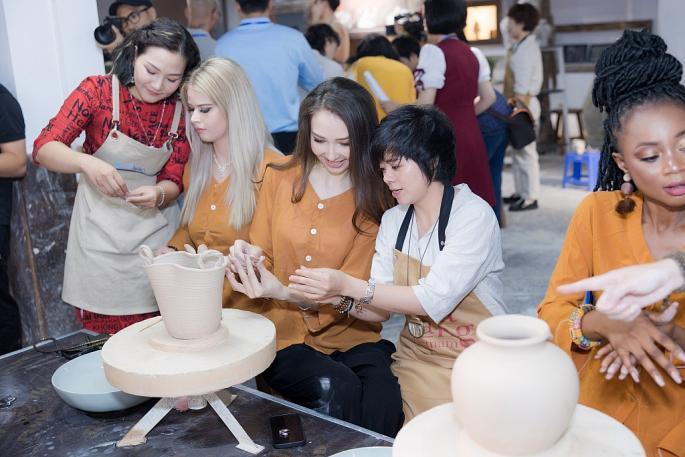 Các người đẹp Hoa hậu Du lịch thế giới khám phá làng gốm Bát Tràng - Ảnh 6