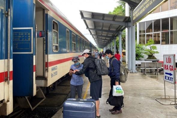 Đường sắt khuyến cáo hành khách không nên mua vé tàu Tết trôi nổi. 