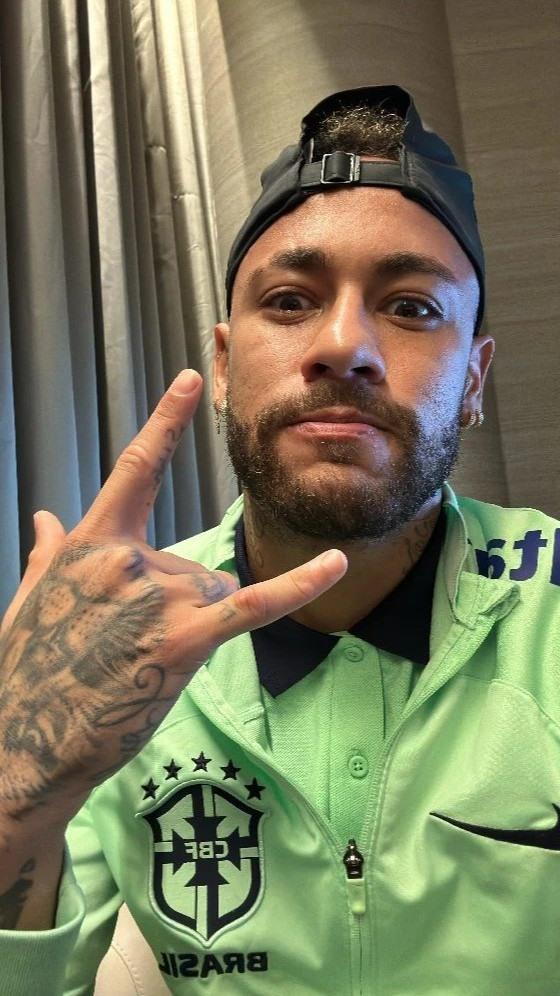 Neymar vẫn tươi cười trong quá trình dưỡng thương.  Ảnh: Instagram Neymar