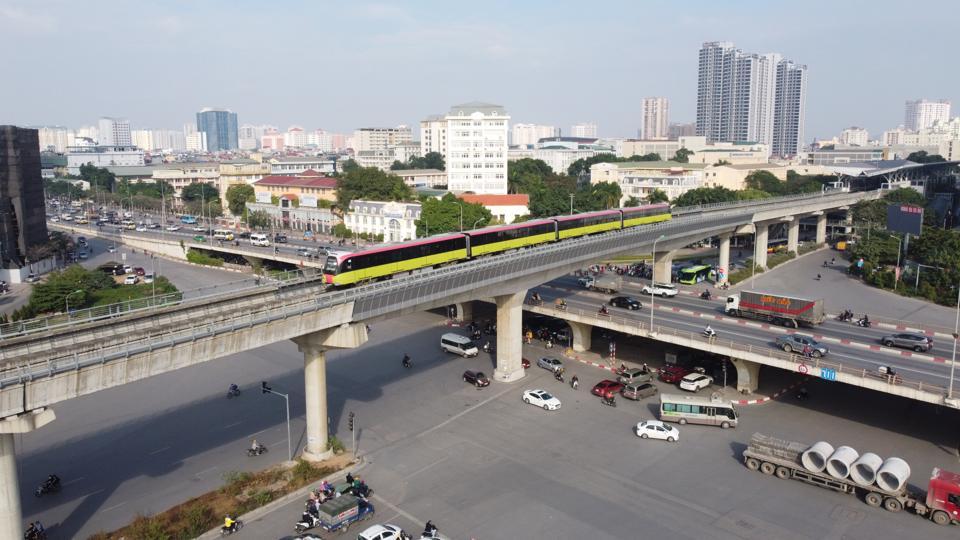 Từ 10 giờ sáng nay (5/12), hệ thống đường sắt đô thị (metro) Nhổn - Ga Hà Nội bắt đầu được nhà thầu dự án đưa vào vận hành thử tích hợp toàn tuyến.