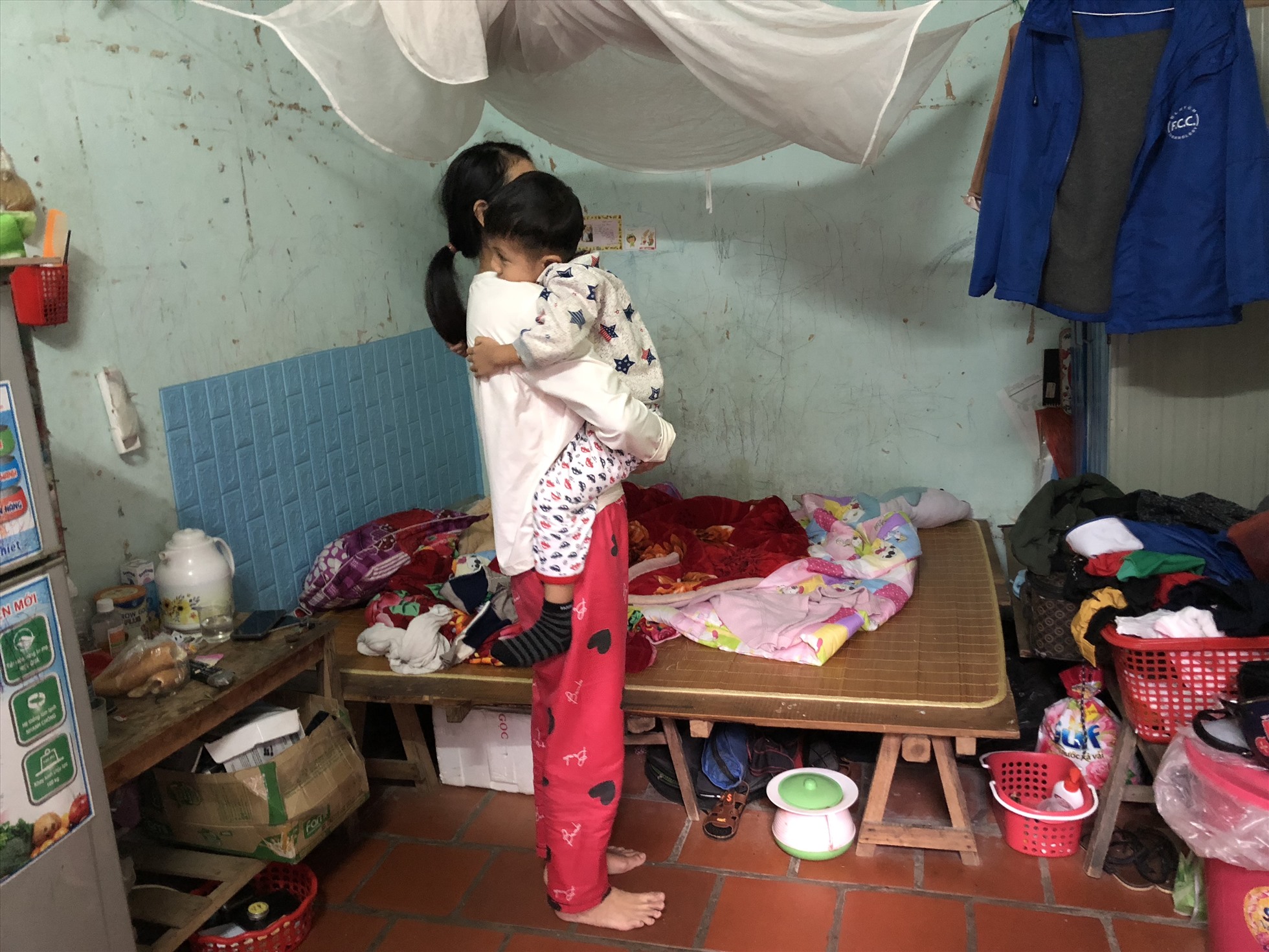 Không còn thưởng Tết, gánh nặng kinh tế đè nặng lên vai công nhân. Ảnh: Hạnh Phương.