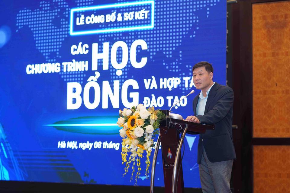 GS Vũ Hà Văn (Giám đốc Khoa học Quỹ VinIF) mong muốn học bổng dành cho sinh viên sẽ thúc đẩy hợp tác giữa các cơ sở đào tạo và doanh nghiệp, góp phần xây dựng nguồn nhân lực quan trọng cho đất nước  