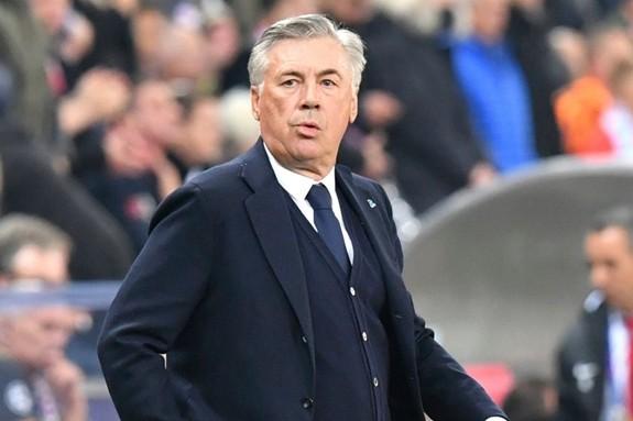 HLV Ancelotti không phục sau trận thua Barca ở vòng 26 La Liga.