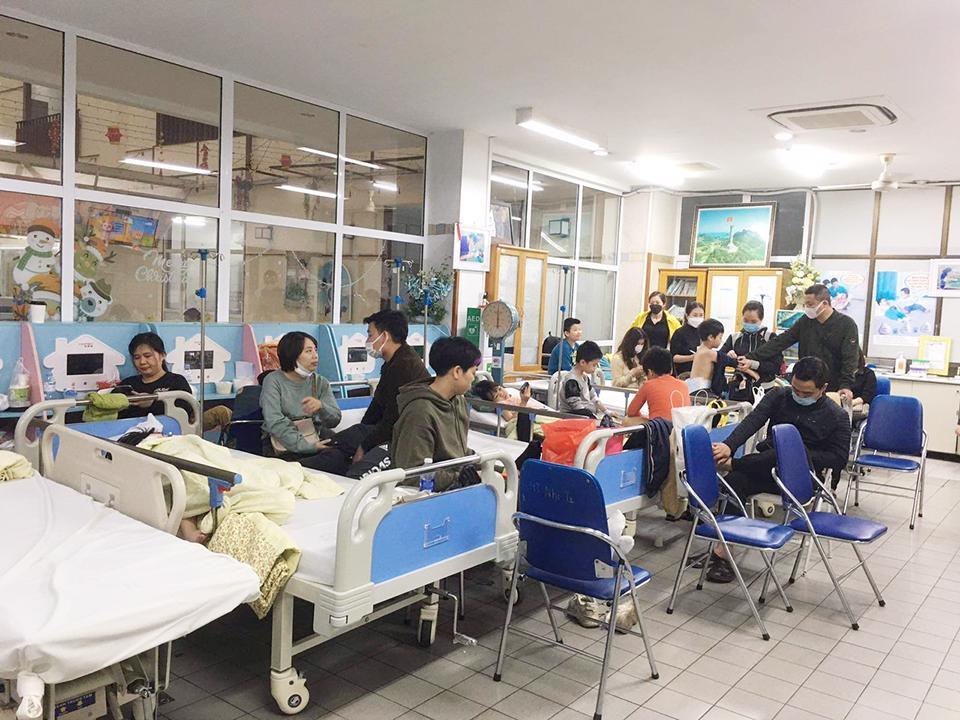 Nhiều trẻ được điều trị tại Bệnh viện Bạch Mai. 
