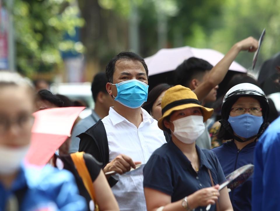 Nhiều phụ huynh, giáo viên cho rằng, bỏ hoàn toàn cơ chế cộng điểm khuyến khích trong kỳ thi vào 10 là chưa thỏa đáng (Ảnh minh họa)