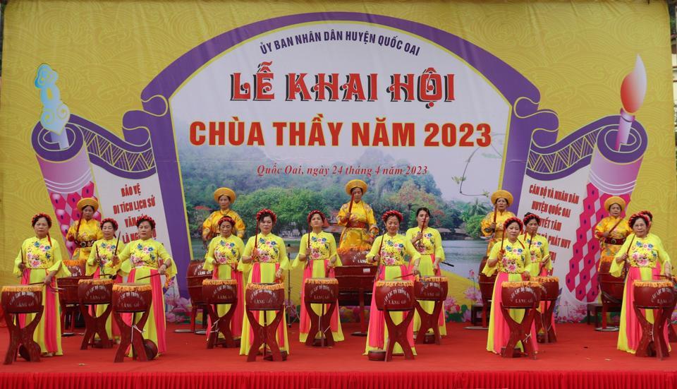 Tiết mục biểu diễn trống tại lễ khai hội chùa Thầy 2023.