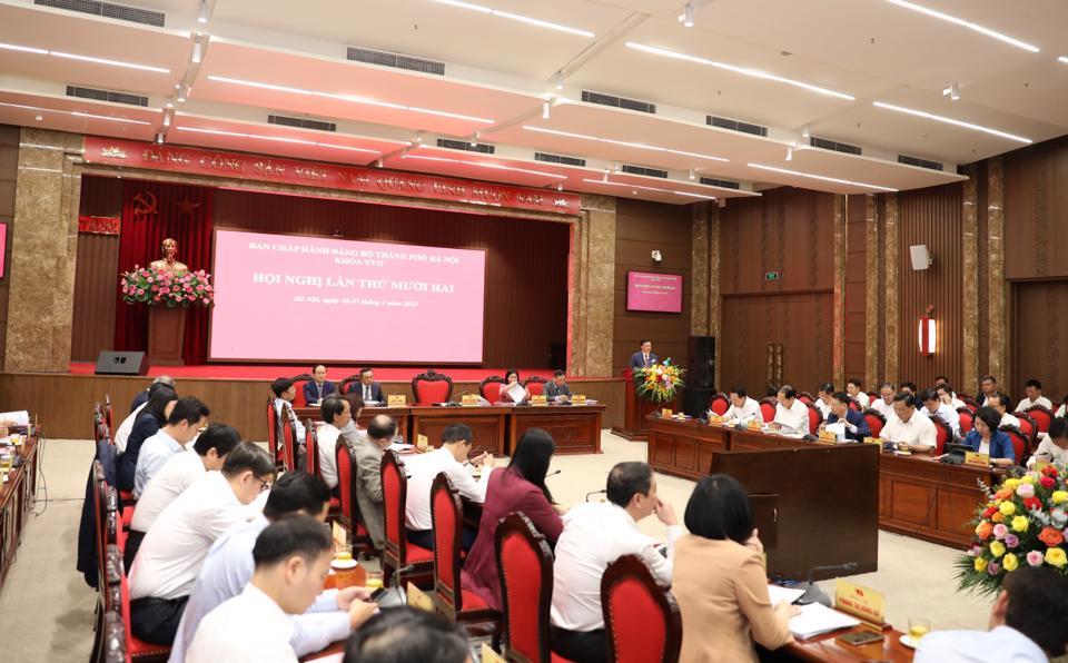 Quang cảnh Hội nghị lần thứ 12 của Ban Chấp hành Đảng bộ thành phố Hà Nội khoá XVII