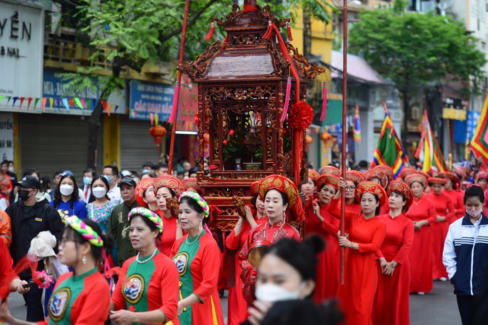 Lễ hội chùa Láng sẽ được phục dựng hoàn toàn nhằm tái hiện đầy đủ các nghi thức văn hóa độc nhất vô nhị của đất và người vùng kẻ Láng thuộc kinh thành Thăng Long xưa.