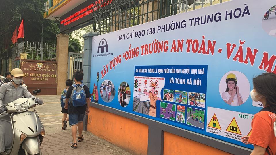 Đến thời điểm này, phường Trung Hòa đã có 7 mô hình Cổng trường An toàn văn minh.