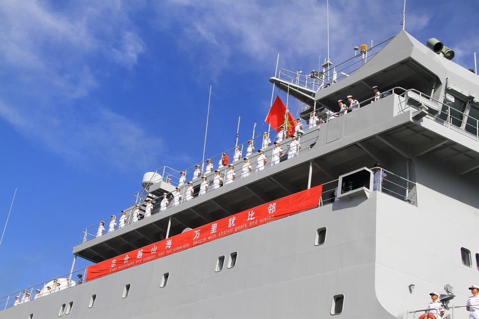 Tàu do Thiếu tướng Su Yinsheng (Tô Dần Sinh), Chính ủy Học viện Tàu thuyền Đại Liên, Hải quân Trung Quốc làm trưởng đoàn. 