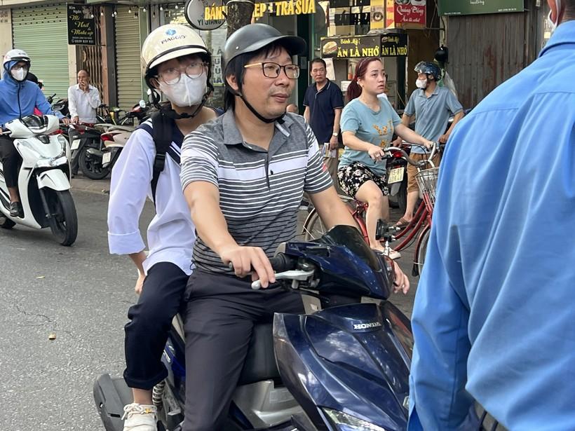 Trời nắng nóng trong ngày đầu thi vào 10 tại Hải Phòng  ảnh 4