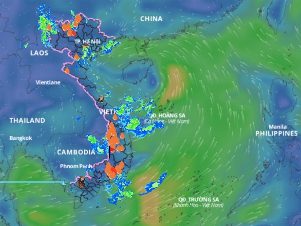 Xuất hiện vùng áp thấp trên Biển Đông gây mưa dông gió mạnh