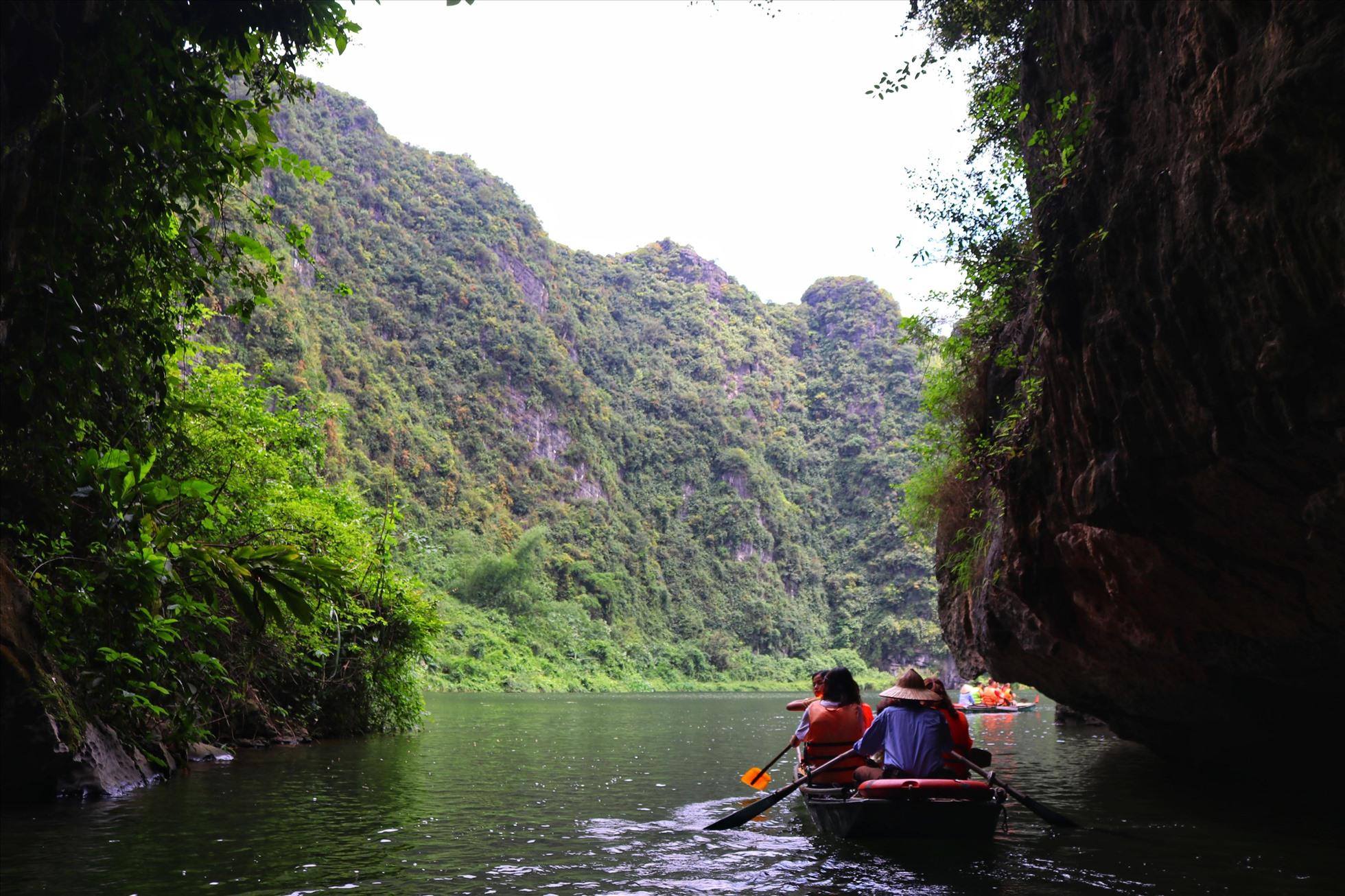 Người dân cần đặt dịch vụ, tour du lịch thông qua các công ty du lịch có uy tín (ảnh minh hoạ). Ảnh: Thu Giang