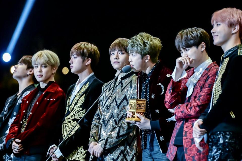 BTS nhận cúp Daesang đầu tiên năm 2016. Ảnh: BigHit