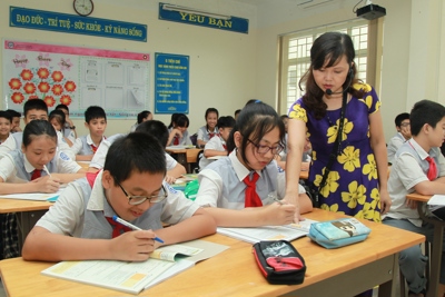 co-va-tro-truong-thcs-chu-van-an-huyen-thanh-tri-trong-gio-hoc-anh-pham-hung-1.JPG (400×267)