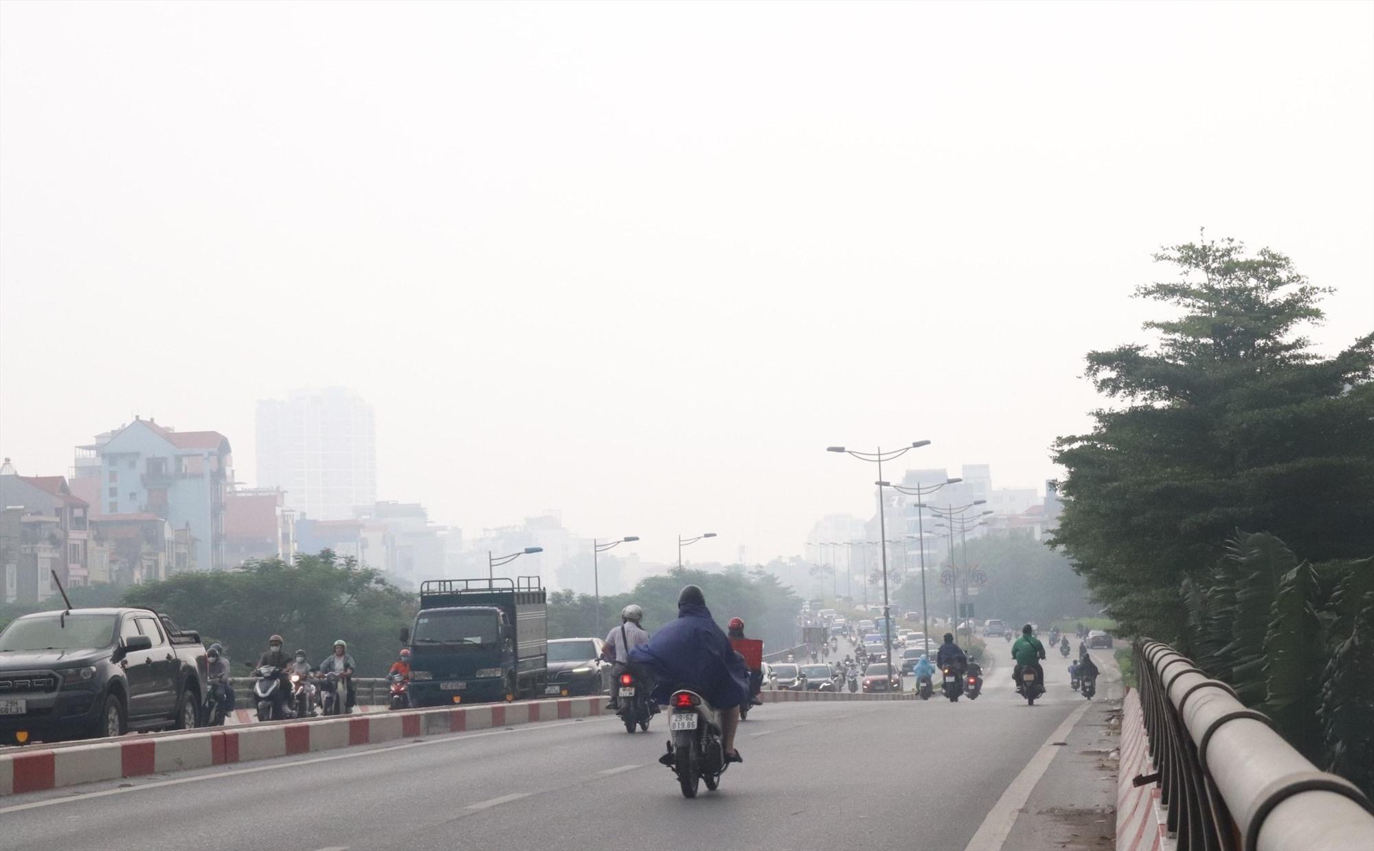 Theo cơ quan khí tượng, sương mù dày đặc, tầm nhìn xa từ 50 m trở lên, gây nguy hiểm cho các phương tiện giao thông trên đường cao tốc hoặc khu vực sân bay. Cảnh báo sương mù dày đặc, tầm nhìn xa dưới 50 m, gây nguy hiểm cho các phương tiện giao thông trên biển, trên sông hoặc đường đèo núi.