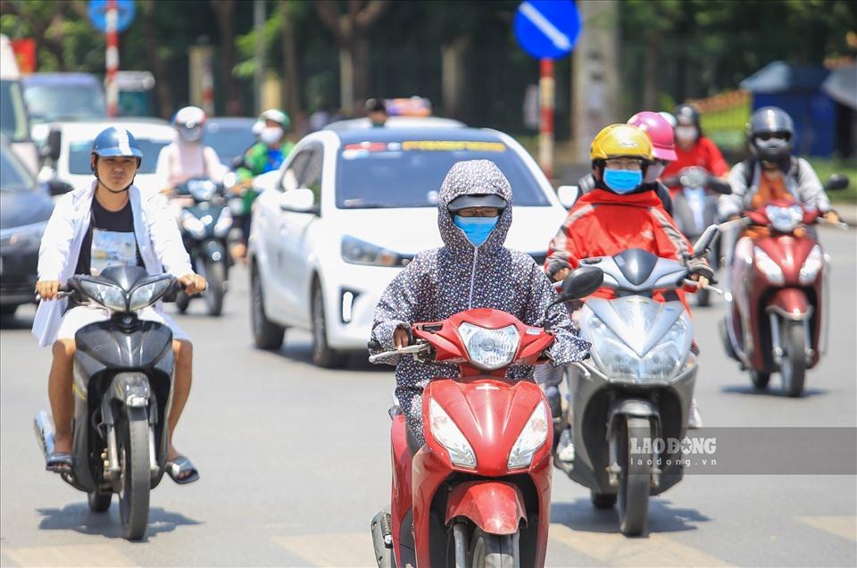 Dự báo thời tiết hôm nay 17.8: Bắc Bộ ngày nắng nóng, Nam Bộ mưa rào