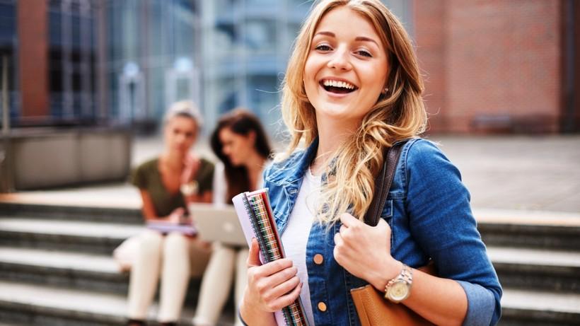 Bạn có thể làm việc bao nhiêu giờ với visa sinh viên khi du học ảnh 1