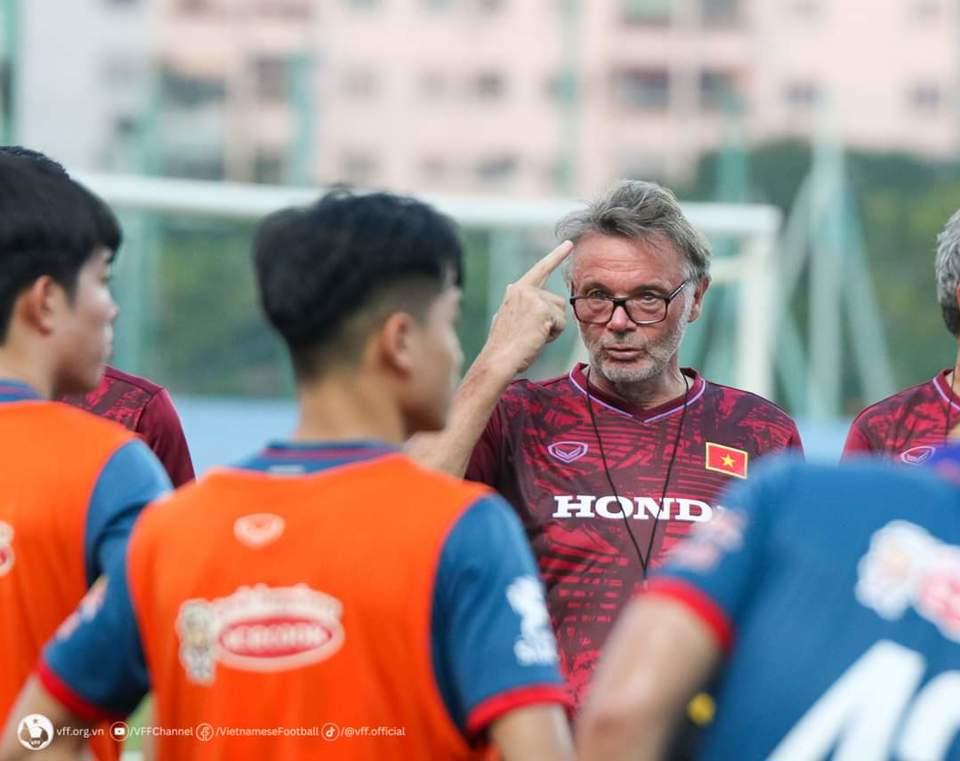 HLV Philippe Troussier chốt danh sách chính thức của U23 Việt Nam tham gia thi đấu tại Vòng loại giải U23 châu Á 2024.