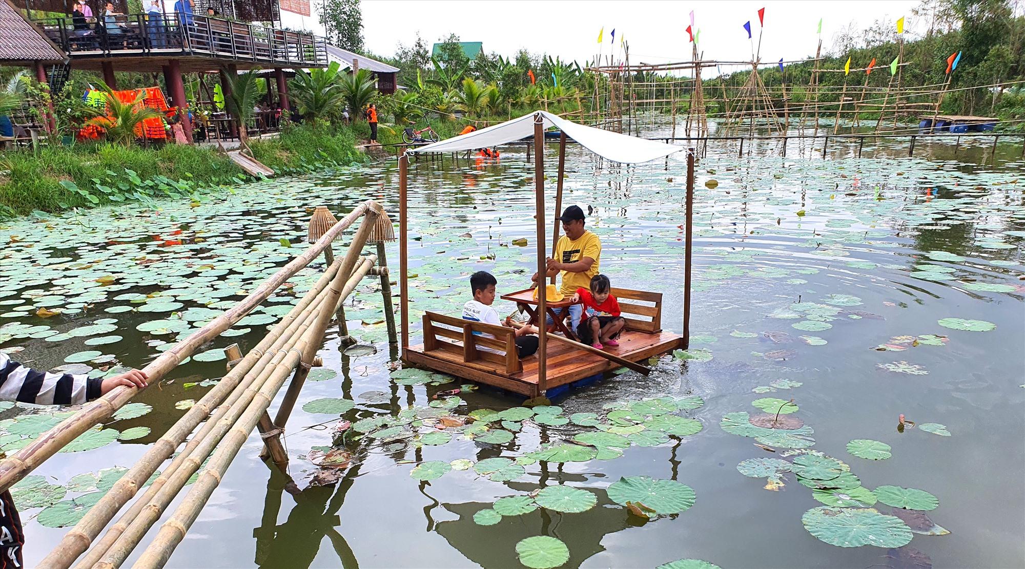 Du lịch Cà Mau đông khách 4 ngày nghỉ dù trời mưa