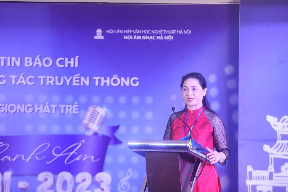 Giám đốc Trung tâm Văn hóa TP Hà Nội (đồng trưởng ban tổ chức cuộc thi) Lý Thị Thúy Hạnh phát biểu. 