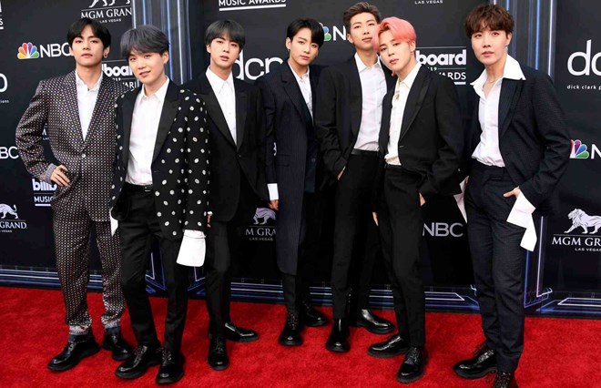 BTS cùng loạt nghệ sĩ bán album triệu bản và vấn nạn rác thải nhựa Kpop