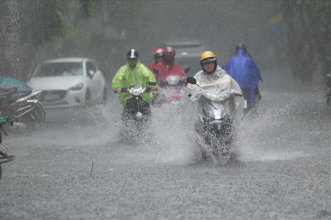 Dự báo thời tiết hôm nay 2.11: Từ Thừa Thiên Huế đến Bình Định mưa rất to